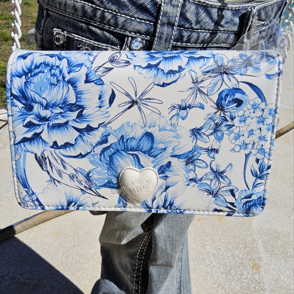 Betsey Johnson Handbags - NWT Betsey Johnson Blue and White Floral Crossbody Bag with Structured Design